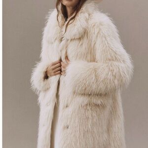 Apparis Luxurious Faux Fur Coat in Cream